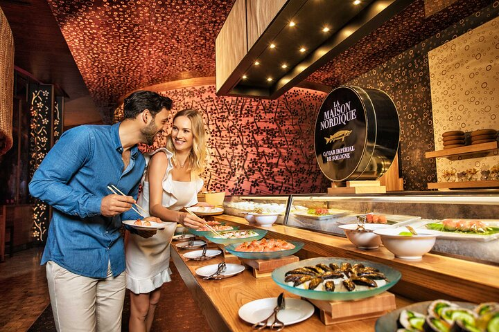 Dine among stunning design and delectable cuisine at Atlantis Palm Jumeirah where every plate tells a story and every moment is a taste of luxury.